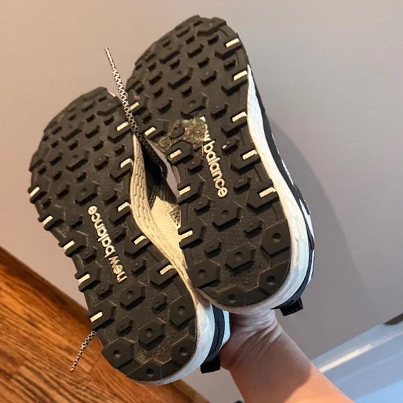 New Balance womens Black and White Sneakers size 7.5 worn twice - Picture 4 of 5